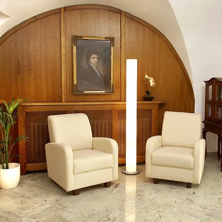 Metamorphis Hotel 4*