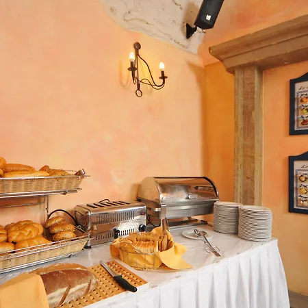 Hotel Metamorphis 4*