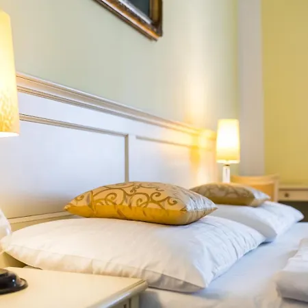 Hotel Metamorphis 4*