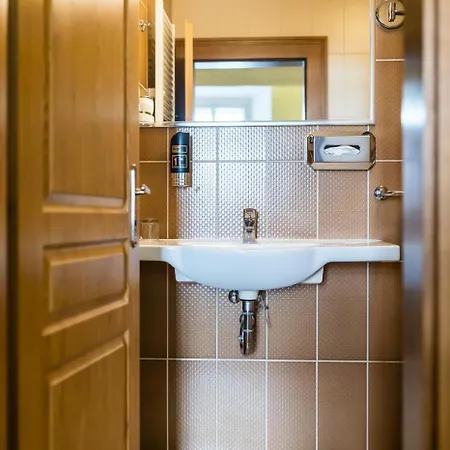 Hotel Metamorphis 4*