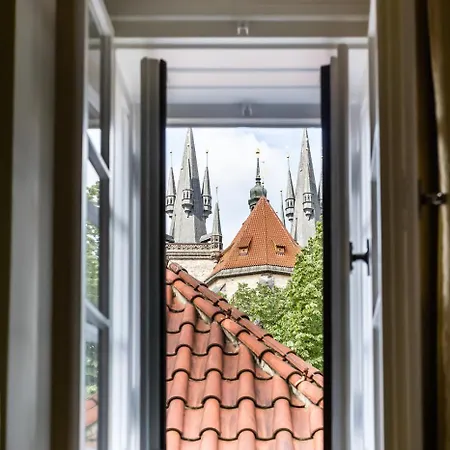 Hotel Metamorphis 4*