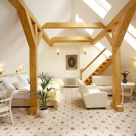 Metamorphis Hotel 4*