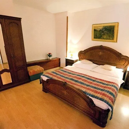 Metamorphis Hotel 4*