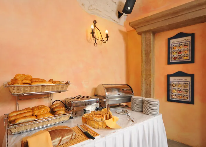 Hotel Metamorphis 4*